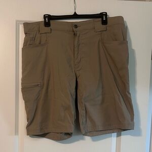 Duluth Trading Co. Men’s standard fit cargo shorts